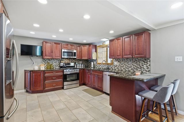 402 Glenrock Dr, Bethel Park, PA 15102
