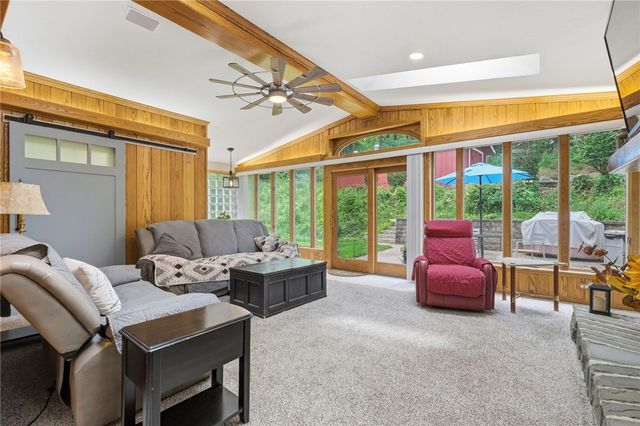 402 Glenrock Dr, Bethel Park, PA 15102