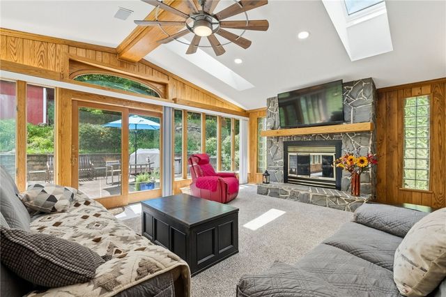 402 Glenrock Dr, Bethel Park, PA 15102
