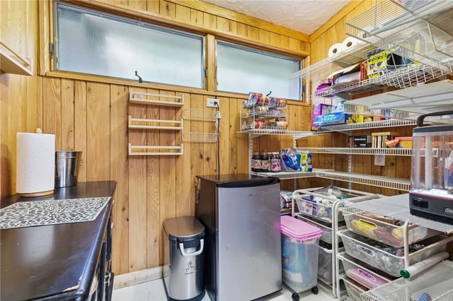 402 Glenrock Dr, Bethel Park, PA 15102