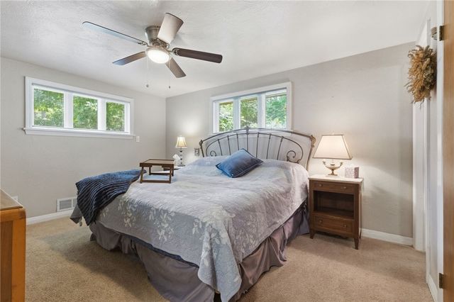 402 Glenrock Dr, Bethel Park, PA 15102