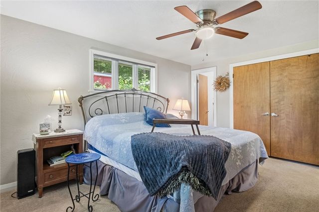 402 Glenrock Dr, Bethel Park, PA 15102