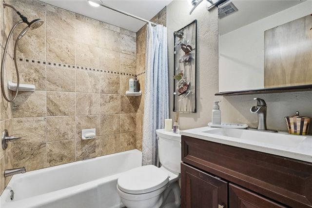 402 Glenrock Dr, Bethel Park, PA 15102