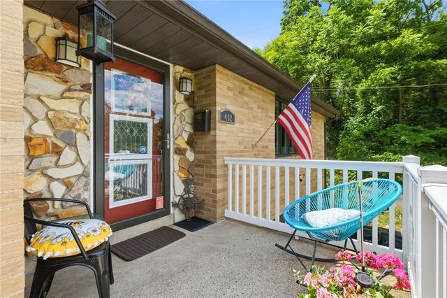 402 Glenrock Dr, Bethel Park, PA 15102