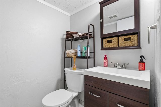 402 Glenrock Dr, Bethel Park, PA 15102