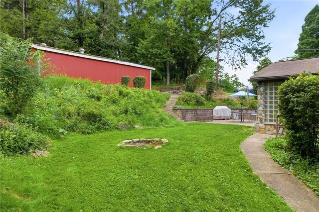 402 Glenrock Dr, Bethel Park, PA 15102