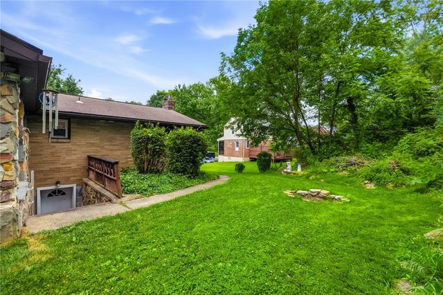 402 Glenrock Dr, Bethel Park, PA 15102