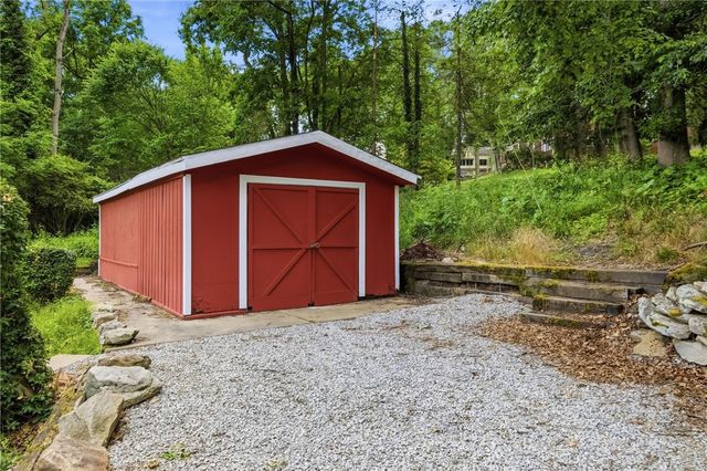 402 Glenrock Dr, Bethel Park, PA 15102