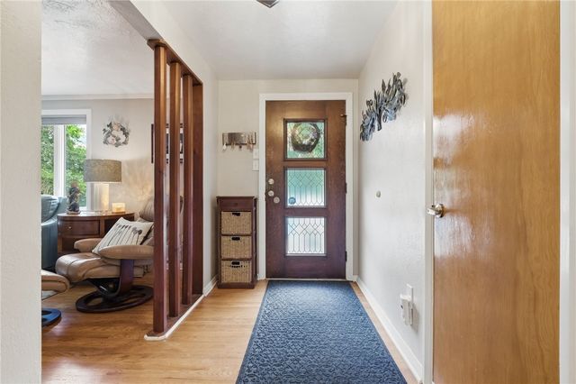 402 Glenrock Dr, Bethel Park, PA 15102
