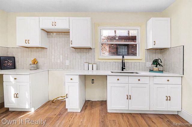 16239 La Salle Avenue, Detroit, MI 48221