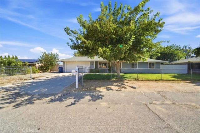 16523 Mackennas Gold Avenue, Lake Los Angeles, CA 93591