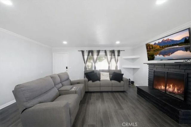 16523 Mackennas Gold Avenue, Lake Los Angeles, CA 93591