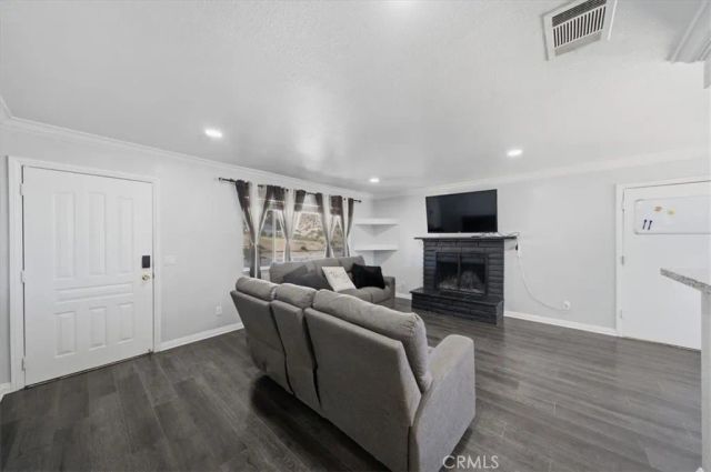 16523 Mackennas Gold Avenue, Lake Los Angeles, CA 93591