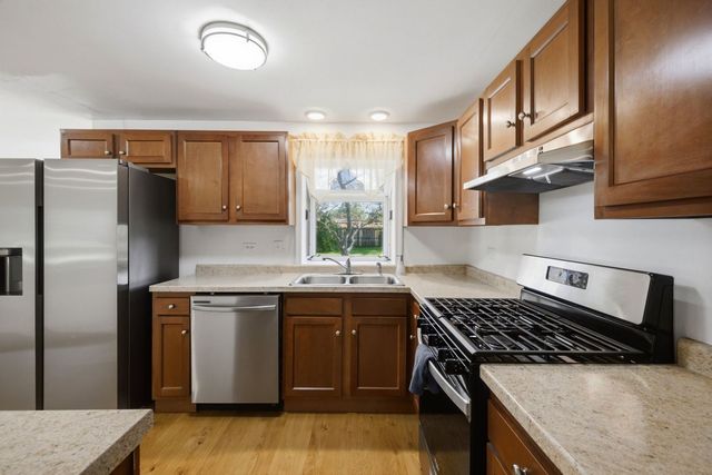 1624 W Weathersfield Way, Schaumburg, IL 60193