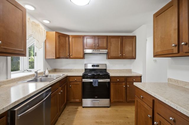 1624 W Weathersfield Way, Schaumburg, IL 60193