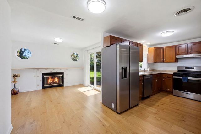 1624 W Weathersfield Way, Schaumburg, IL 60193