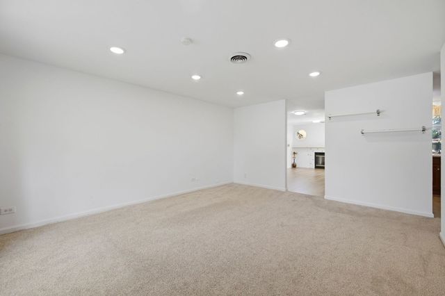 1624 W Weathersfield Way, Schaumburg, IL 60193