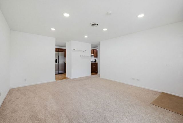 1624 W Weathersfield Way, Schaumburg, IL 60193