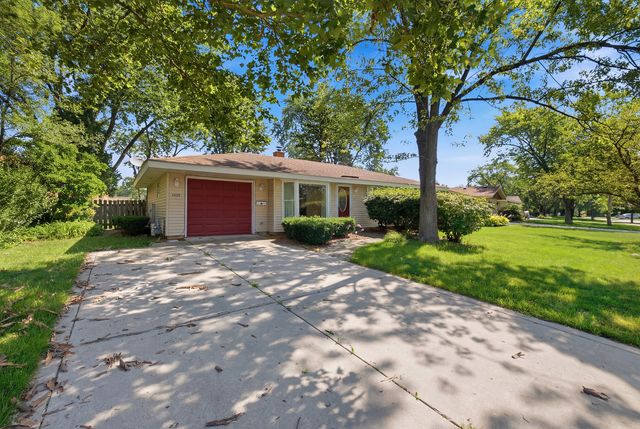 1624 W Weathersfield Way, Schaumburg, IL 60193