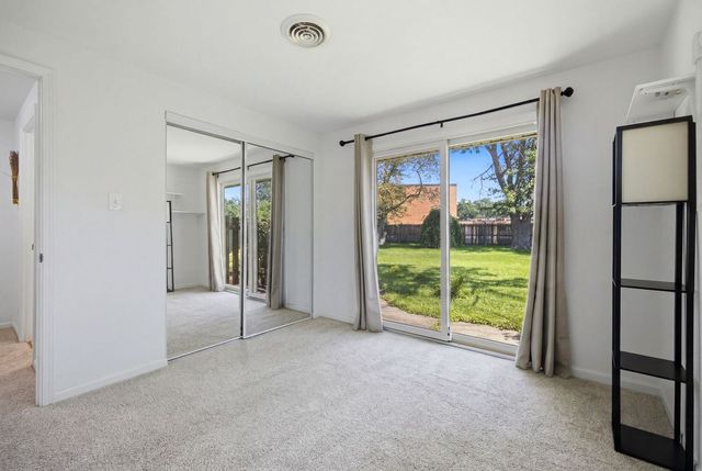 1624 W Weathersfield Way, Schaumburg, IL 60193
