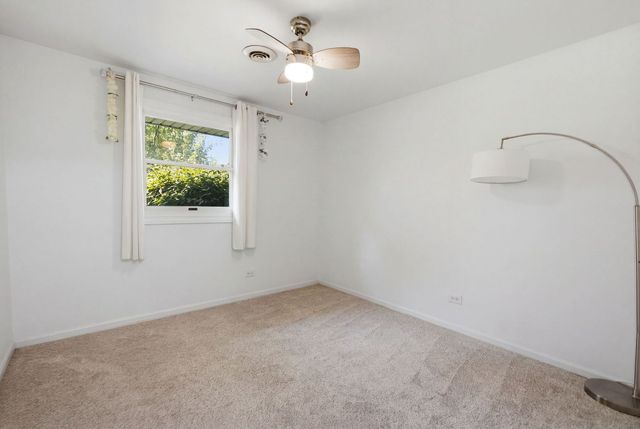 1624 W Weathersfield Way, Schaumburg, IL 60193