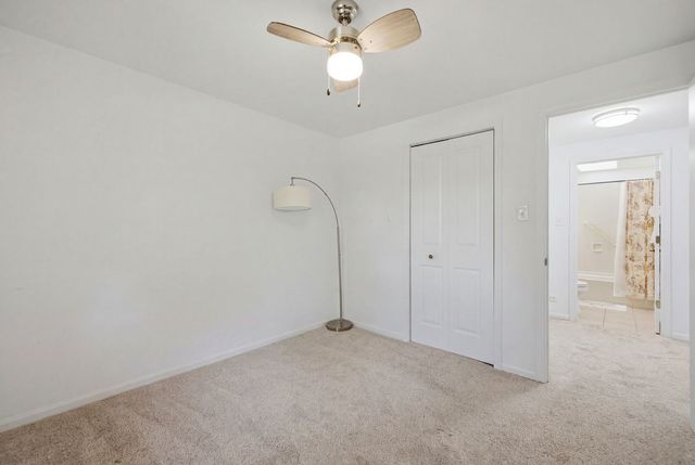 1624 W Weathersfield Way, Schaumburg, IL 60193