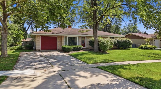 1624 W Weathersfield Way, Schaumburg, IL 60193