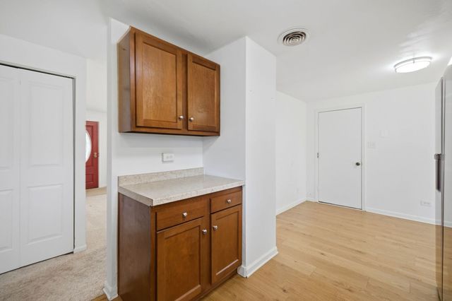 1624 W Weathersfield Way, Schaumburg, IL 60193