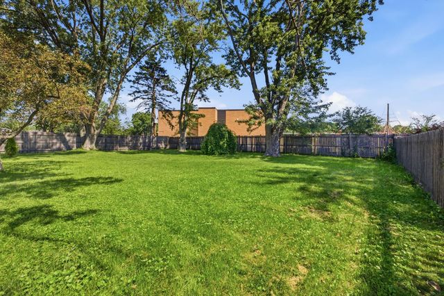 1624 W Weathersfield Way, Schaumburg, IL 60193
