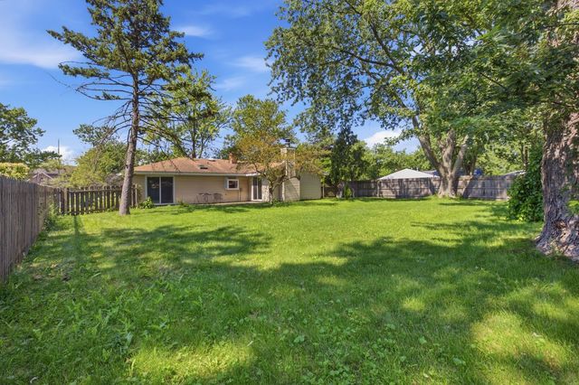 1624 W Weathersfield Way, Schaumburg, IL 60193