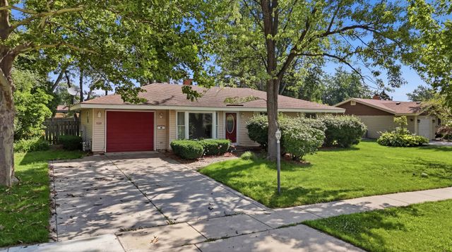 1624 W Weathersfield Way, Schaumburg, IL 60193