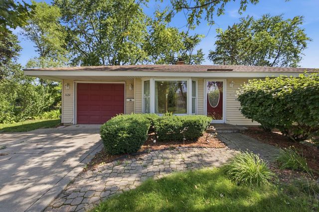 1624 W Weathersfield Way, Schaumburg, IL 60193