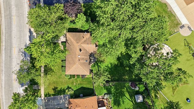 1624 W Weathersfield Way, Schaumburg, IL 60193
