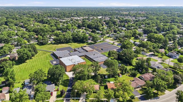 1624 W Weathersfield Way, Schaumburg, IL 60193