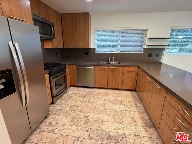 832 N Las Palmas Avenue, Los Angeles, CA 90038