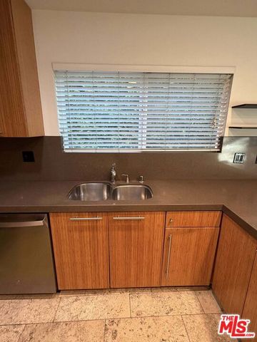 832 N Las Palmas Avenue, Los Angeles, CA 90038