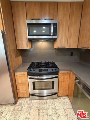 832 N Las Palmas Avenue, Los Angeles, CA 90038