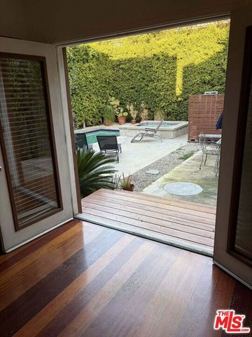 832 N Las Palmas Avenue, Los Angeles, CA 90038