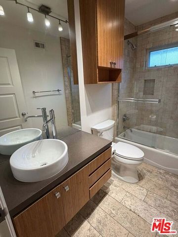 832 N Las Palmas Avenue, Los Angeles, CA 90038