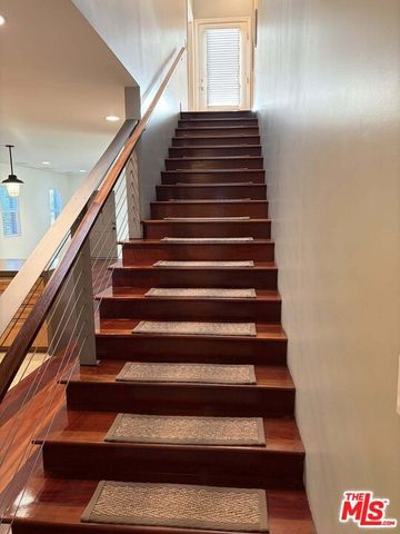 832 N Las Palmas Avenue, Los Angeles, CA 90038