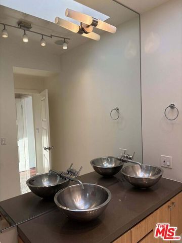 832 N Las Palmas Avenue, Los Angeles, CA 90038