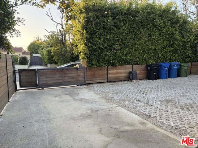 832 N Las Palmas Avenue, Los Angeles, CA 90038