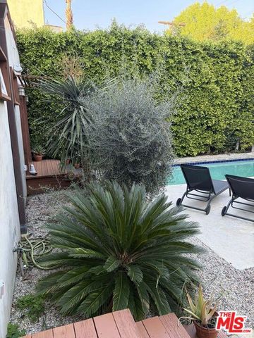 832 N Las Palmas Avenue, Los Angeles, CA 90038