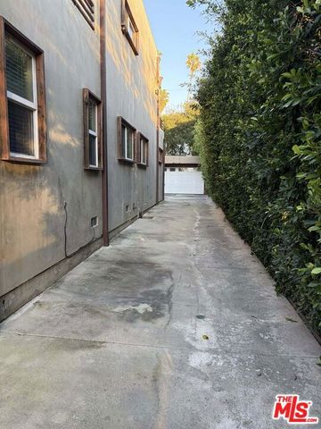 832 N Las Palmas Avenue, Los Angeles, CA 90038