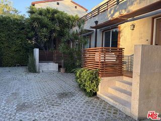 832 N Las Palmas Avenue, Los Angeles, CA 90038