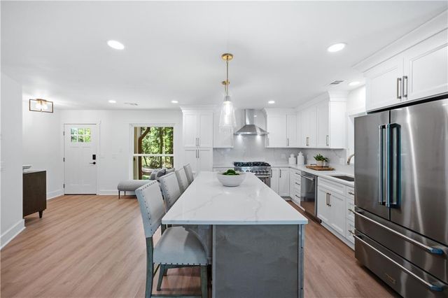 9790 Peninsula Drive, Gainesville, GA 30506