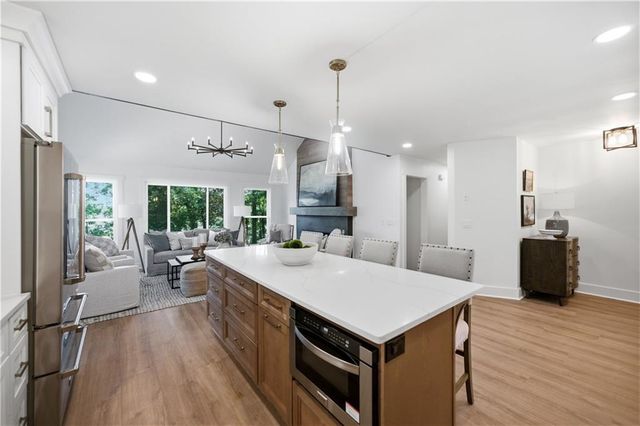 9790 Peninsula Drive, Gainesville, GA 30506