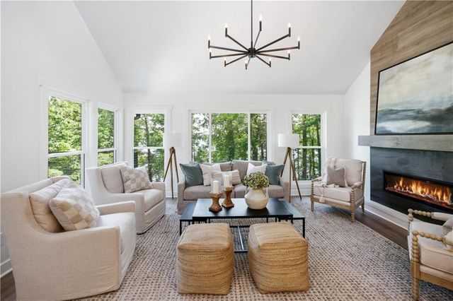 9790 Peninsula Drive, Gainesville, GA 30506