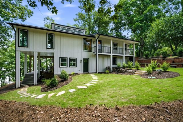 9790 Peninsula Drive, Gainesville, GA 30506
