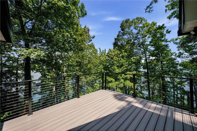 9790 Peninsula Drive, Gainesville, GA 30506